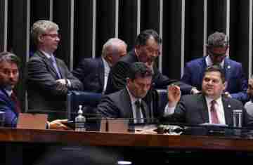 Senado aprova uso do Fundo do Pré-Sal para dívidas do agro